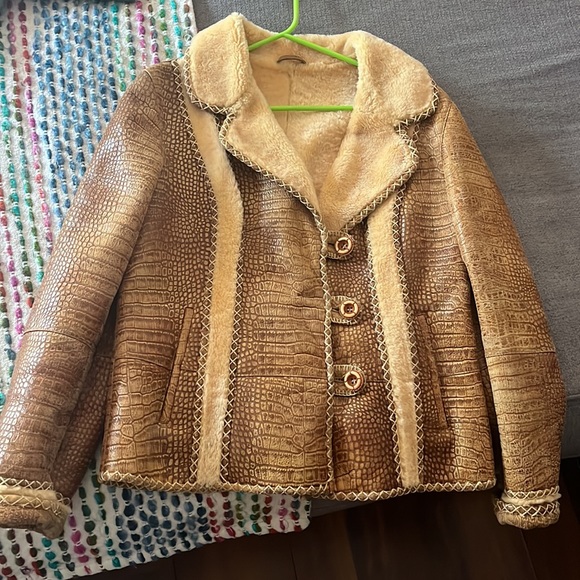 Brand new shearling fur coat! - Picture 4 of 8